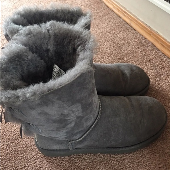 Woman’s gray ugg boots - Picture 2 of 7